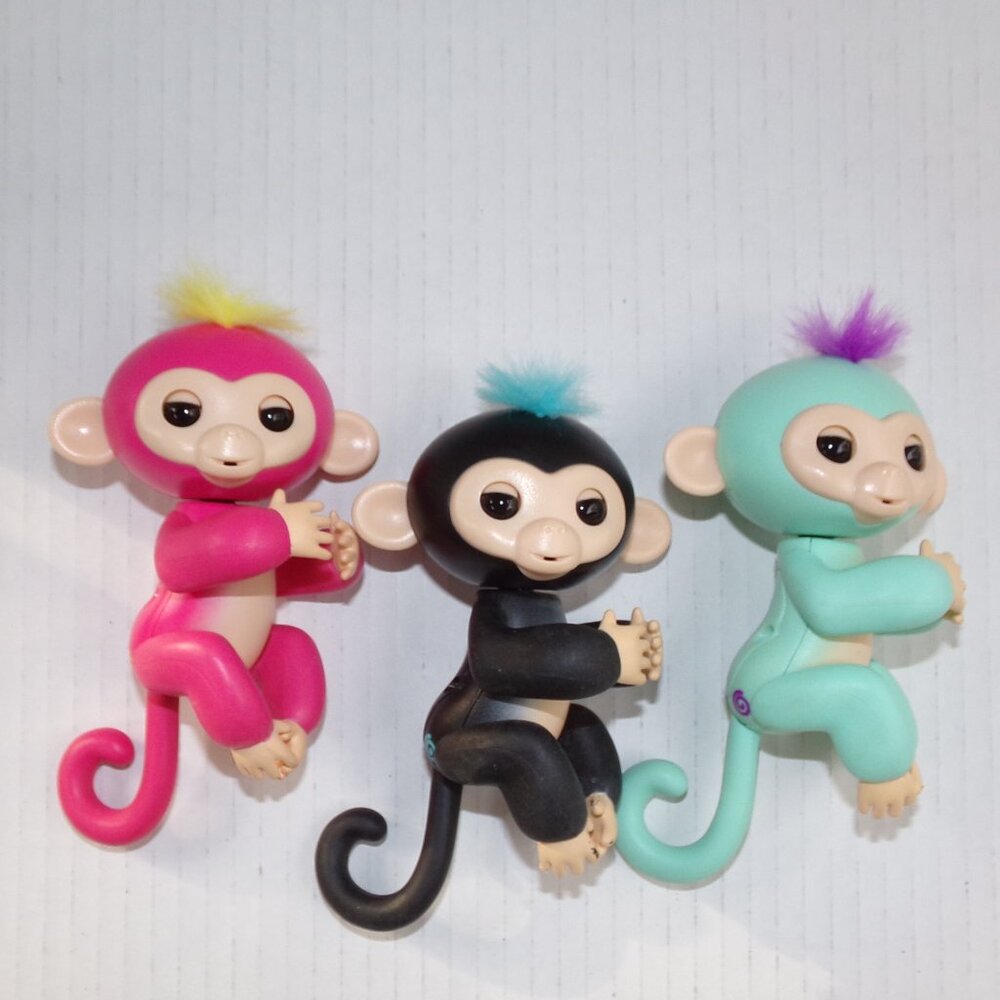 3 Fingerlings Monkeys Interactive Work Pink Black Green